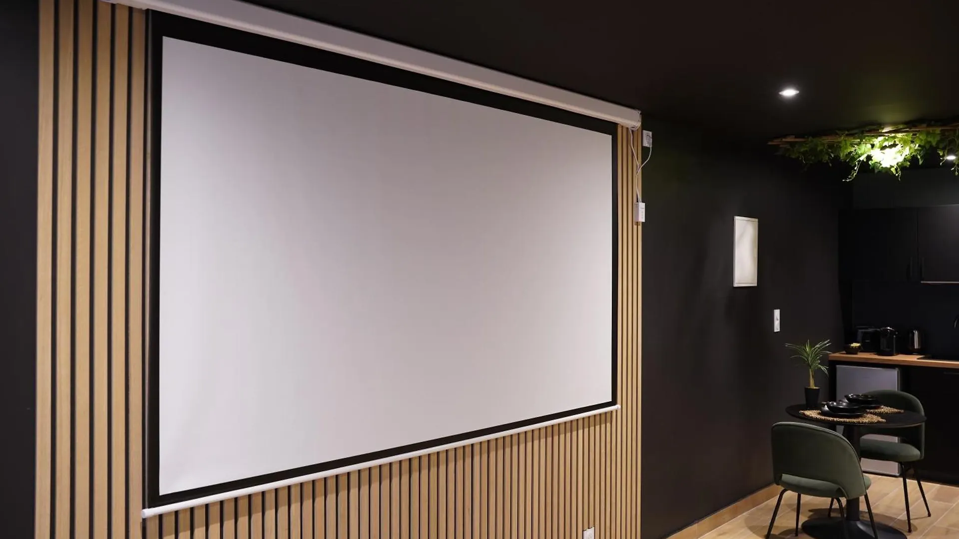 Junglia Suite - Spa & Cine Bourg-en-Bresse Lägenhet