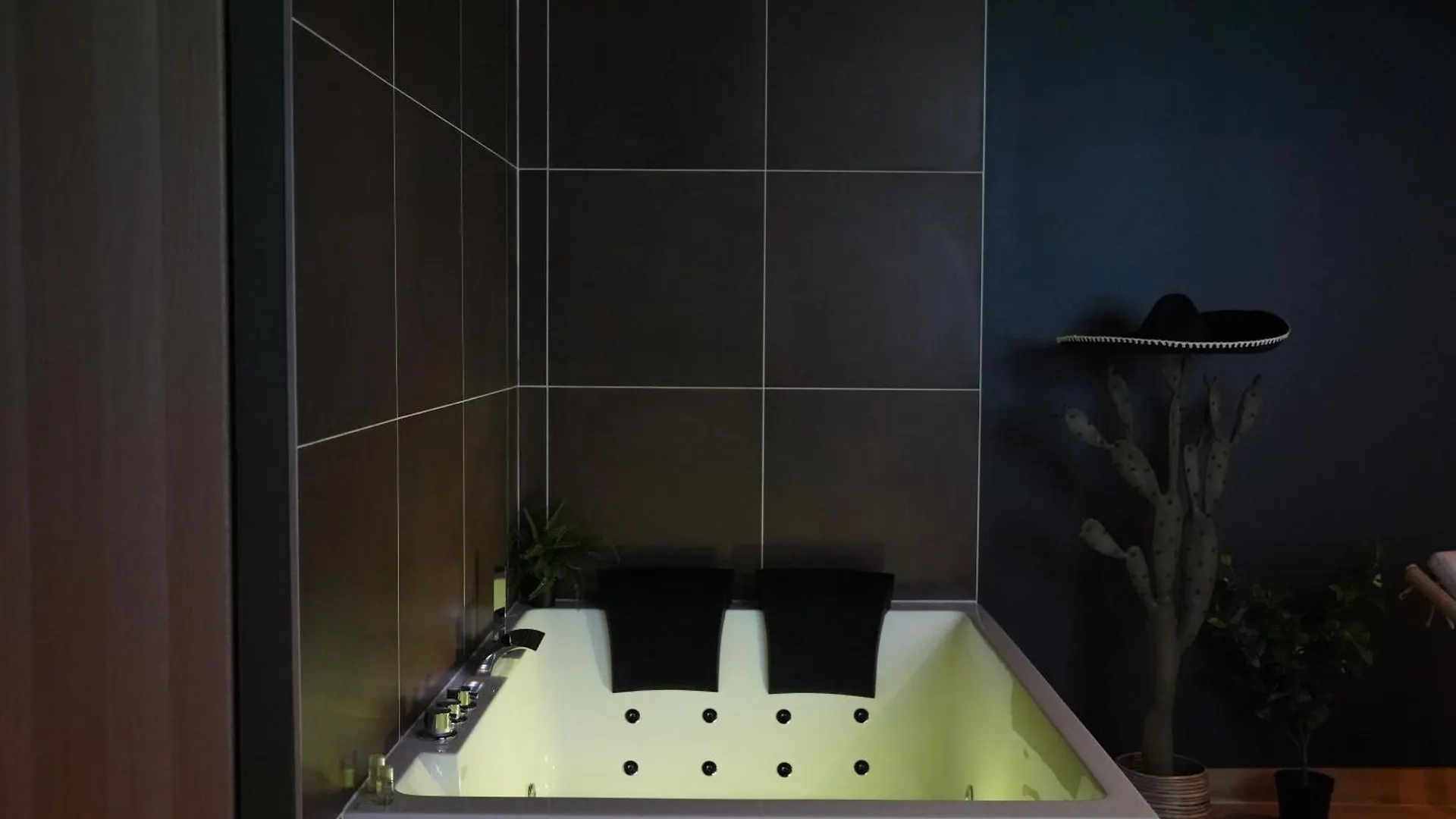 Lägenhet Junglia Suite - Spa & Cine Bourg-en-Bresse